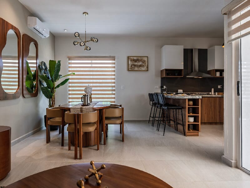Comedor con cocina del modelo Arezzo en el fraccionamiento Xandora Residencial de la inmobiliaria Javer