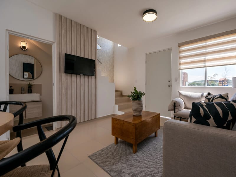 sala-tv-marques-del-rio-casas-javer-aguila-elite