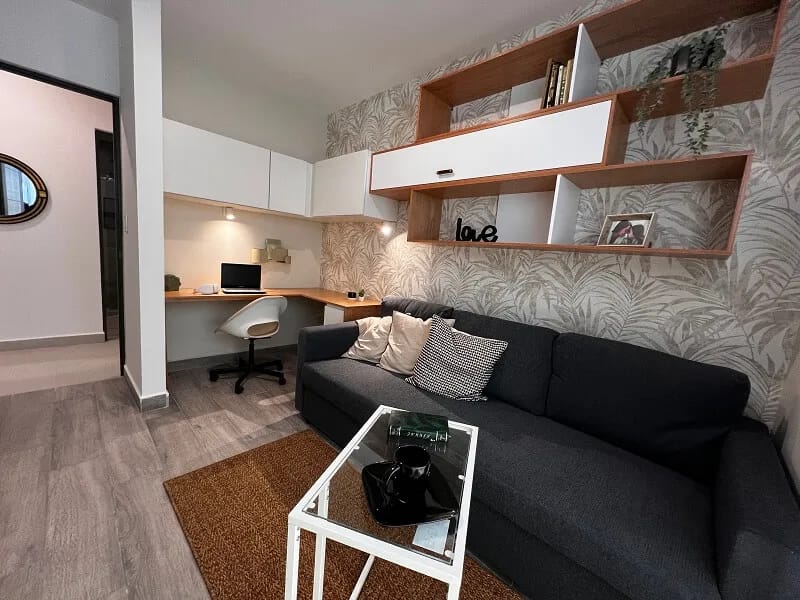 estudio-sala-principal-segundo-nivel-logo-fiore-departamentos-javer