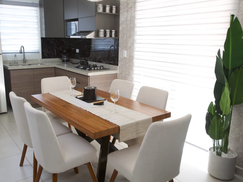 Comedor y cocina del modelo Milán en el fraccionamiento Cumbre del Norte de la inmobiliaria Javer