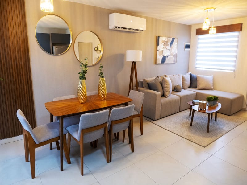 Sala y comedor en modelo Águila Premier de fraccionamiento Valle de Santa Elena Sector San José de la inmobiliaria Javer en Nuevo León