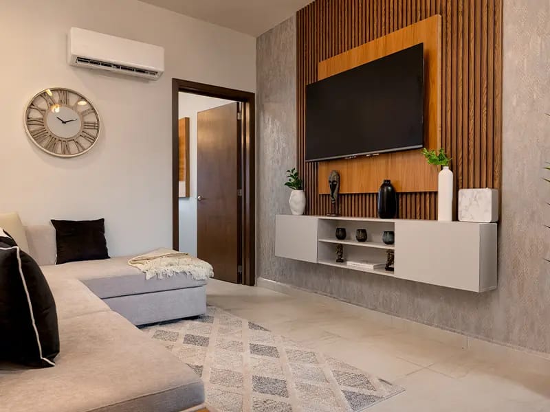 Sala con TV modelo Aura Elite 2N del fraccionamiento Bosques de la Sierra en inmobiliaria Javer de Nuevo León
